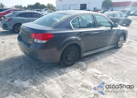 2010 Subaru Legacy 2.5I z USA, uszkodzony, nr VIN 4S3BMBA66A3233523